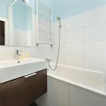 شقة Komfortowy Blisko Rzeki We Wroclawiu Z Biurkiem I Wanna By Renters